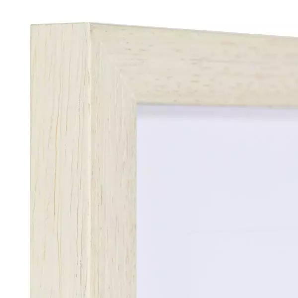 Ansicht der Ecke eines quadratischen, modernen, weissen Holzrahmens, dessen Holzstruktur sichtbar ist